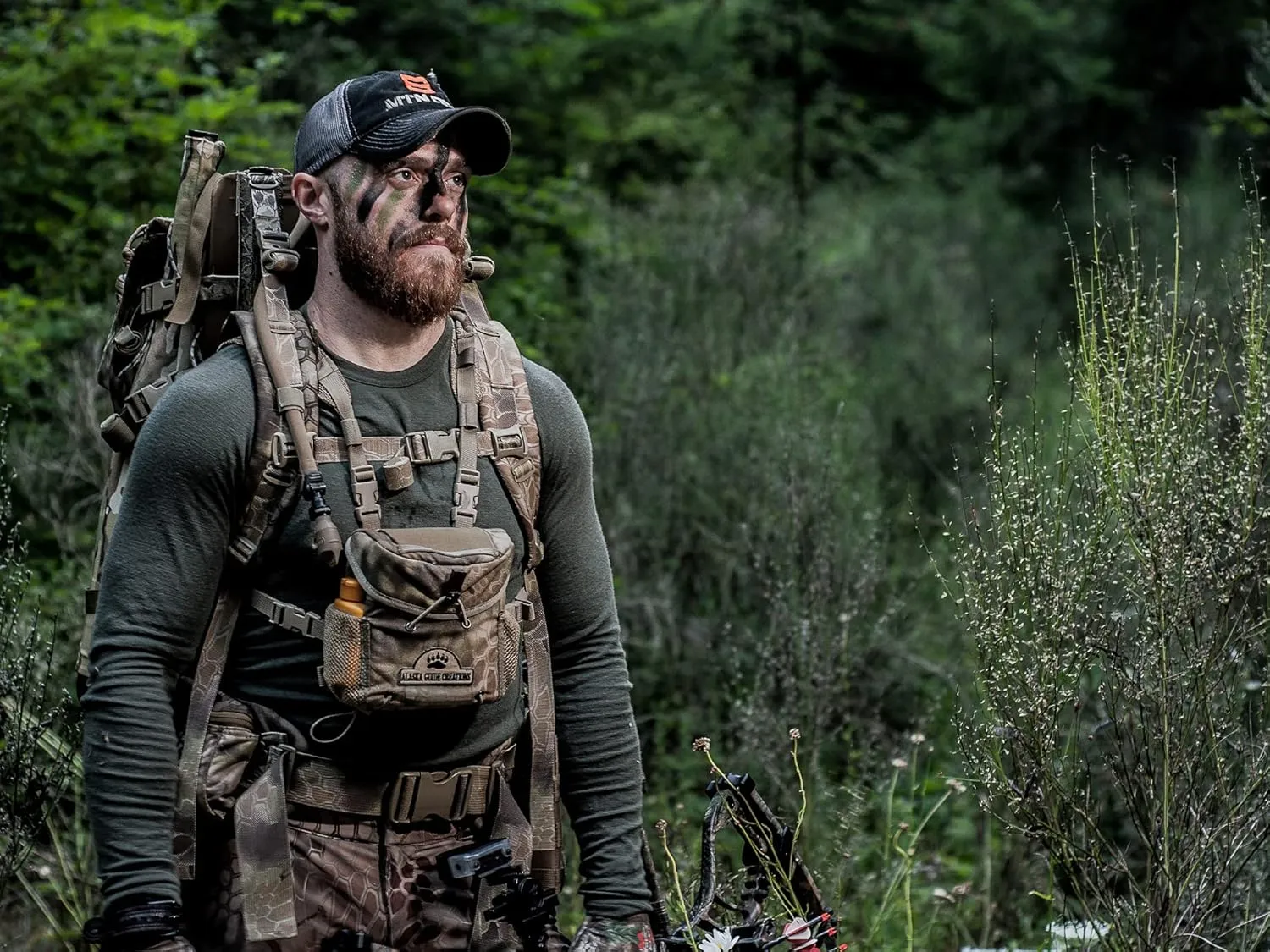 Alaska Guide Creations Hybrid Binocular Pack | Compact Utility Bag with Mesh Side Pockets | Binocular Harness for Comfort and Quick Access (Mossy Oak Bottomland)