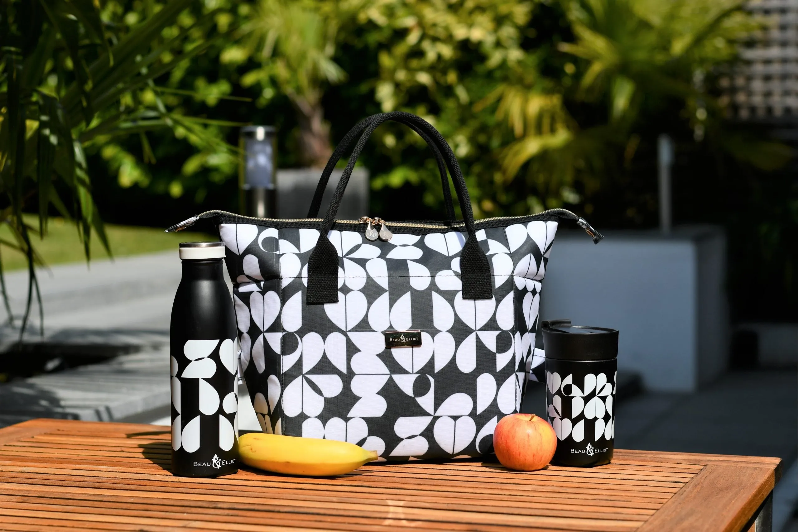 Monochrome Broken-Hearted Vacuum Insulated Drinks Bottle 500ml