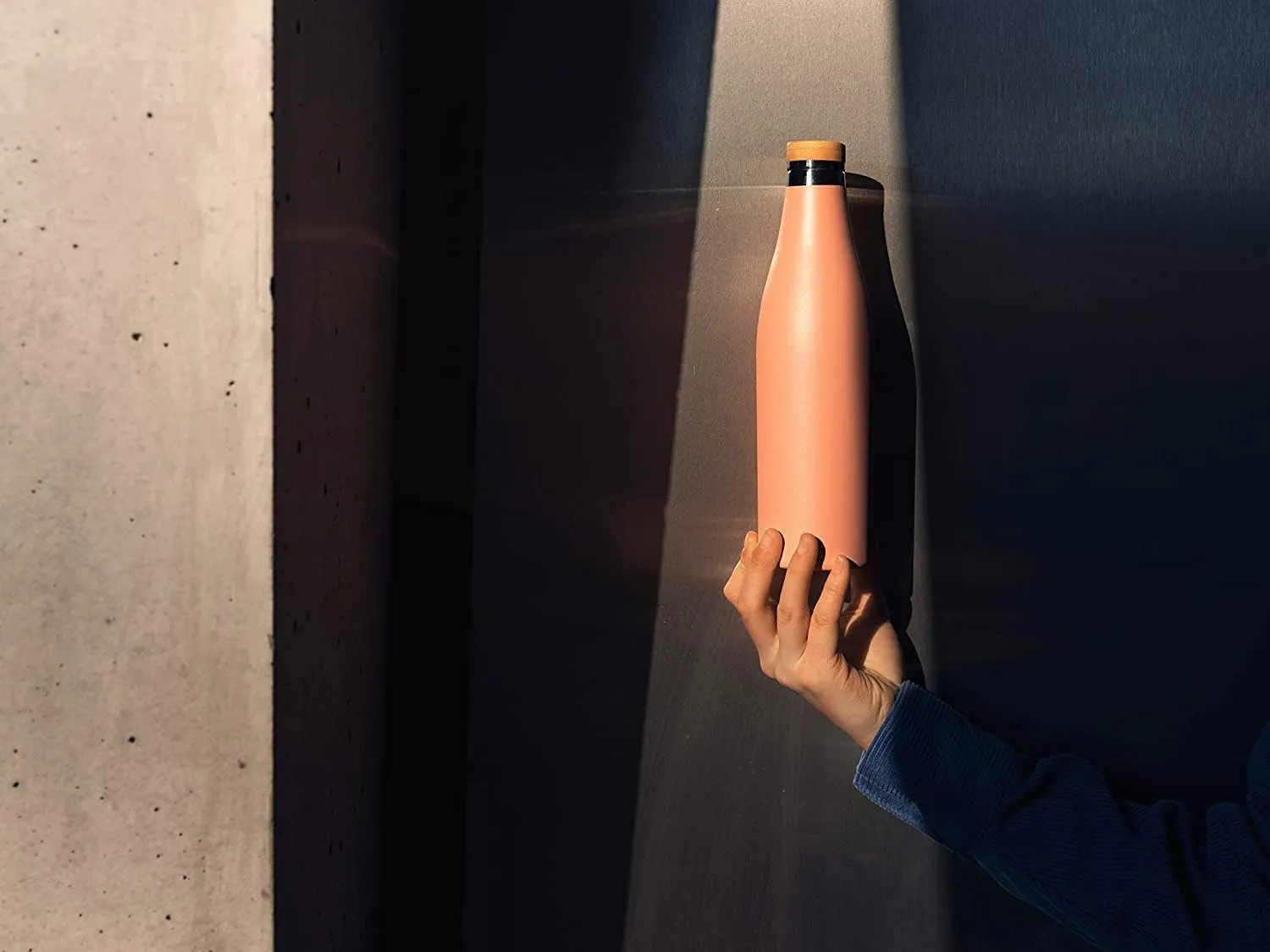 SIGG - Insulated Water Bottle - Meridian Shy Pink - Leakproof & Extra-Slim - BPA Free - Plastic Free - 18/8 Stainless Steel - Double Walled - Bamboo Screw Top - Pink - 17 Oz